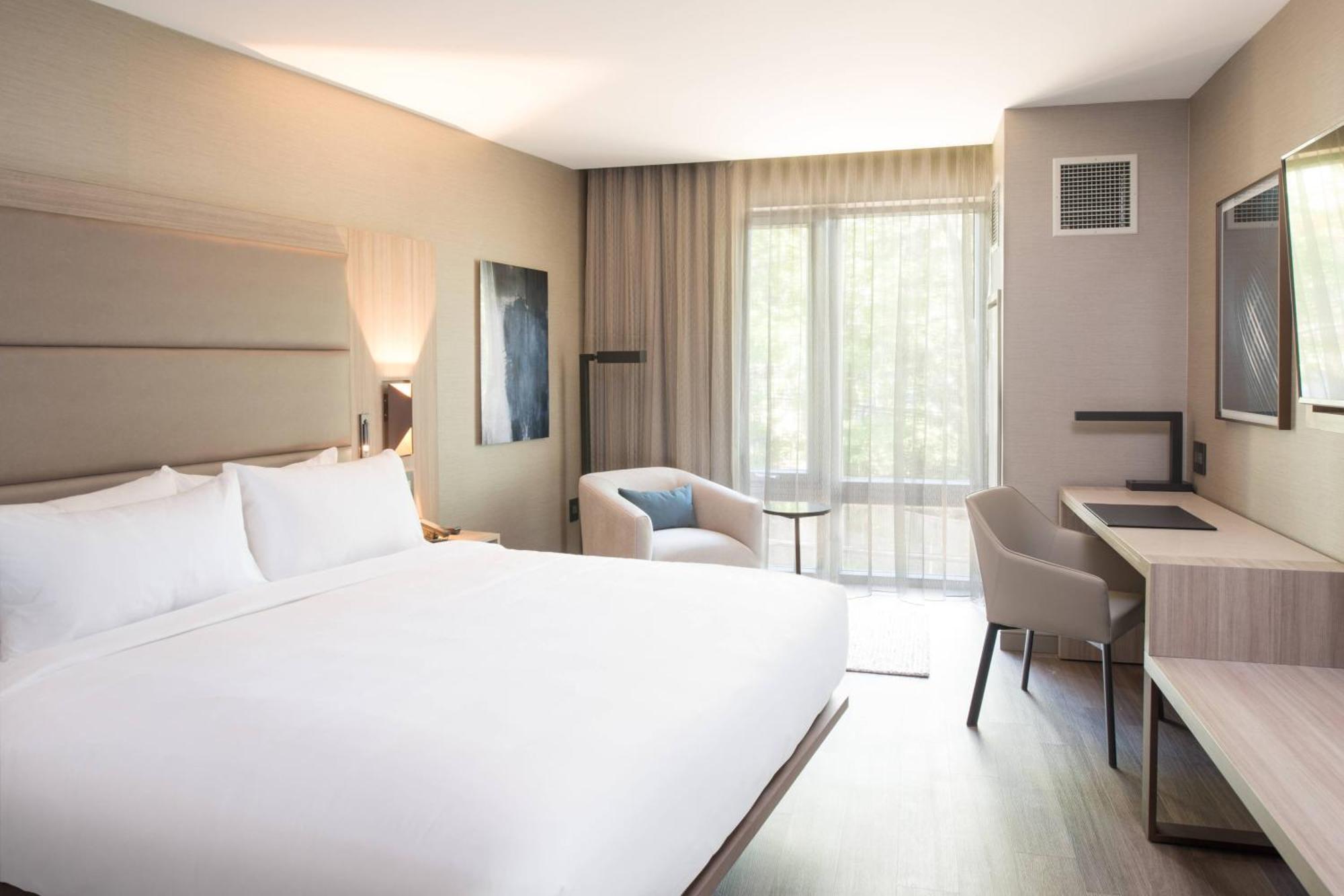 Ac Hotel By Marriott Boston Cleveland Circle Exterior foto